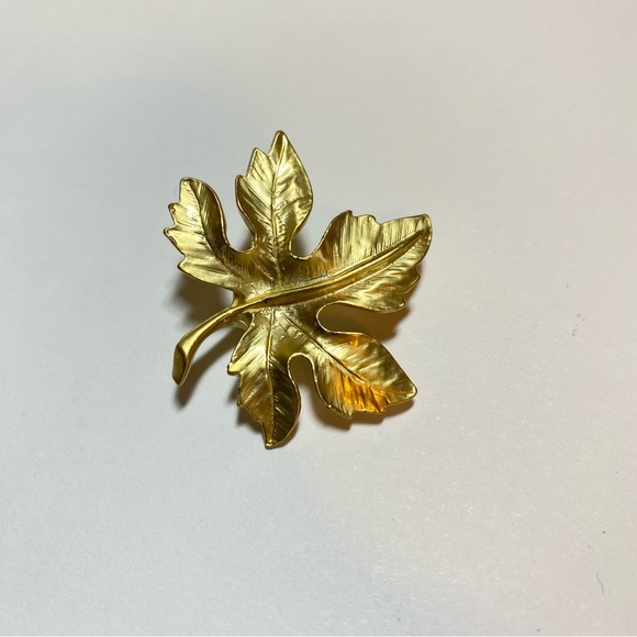 Leaf Brooch Pin - Picture 3 of 5